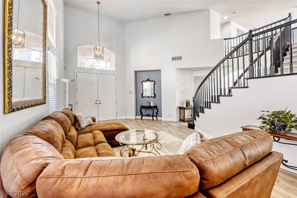 8083 Shadowvale, Las Vegas, NV 89147