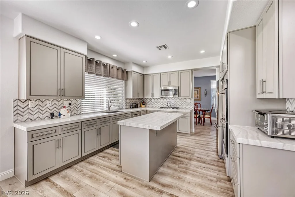 8083 Shadowvale, Las Vegas, NV 89147