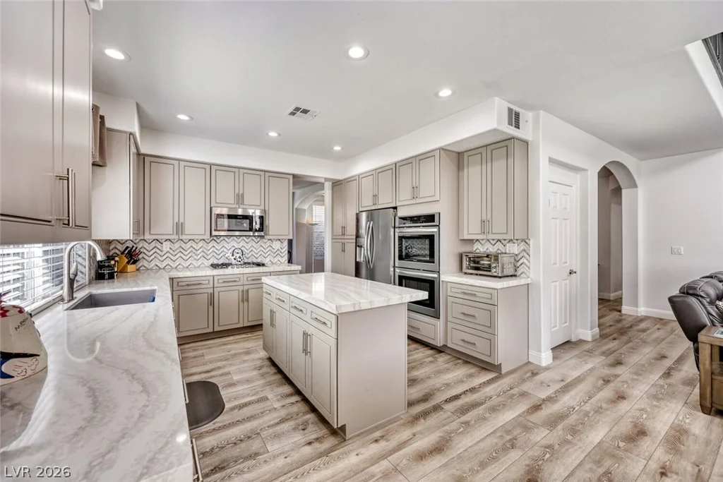 8083 Shadowvale, Las Vegas, NV 89147
