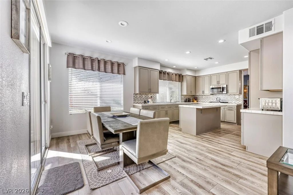 8083 Shadowvale, Las Vegas, NV 89147