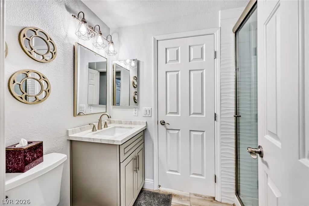 8083 Shadowvale, Las Vegas, NV 89147