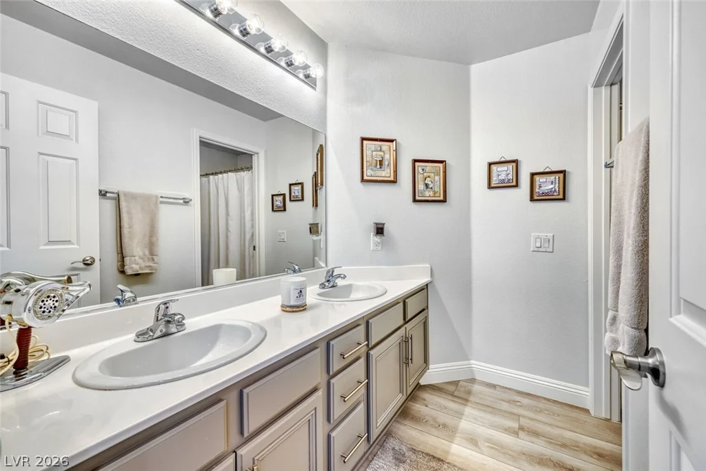 8083 Shadowvale, Las Vegas, NV 89147