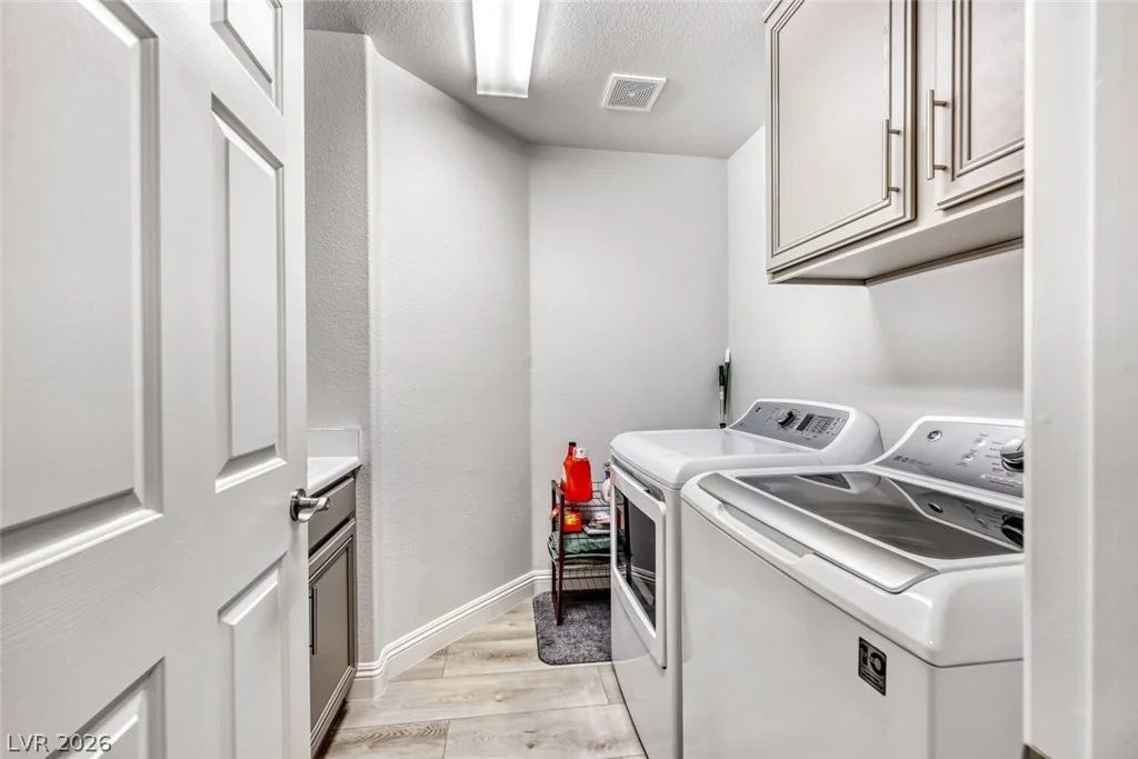 8083 Shadowvale, Las Vegas, NV 89147