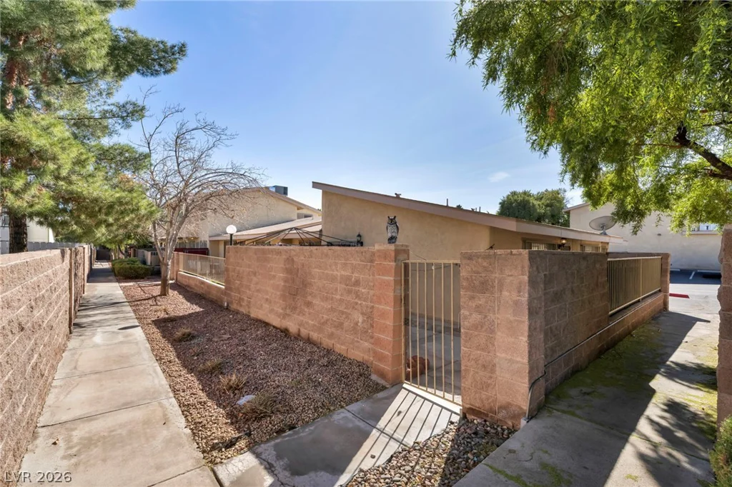 6412 Big Pine, Las Vegas, NV 89108