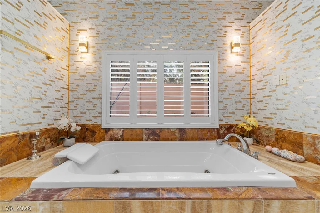 2525 Driftwood, Las Vegas, NV 89107
