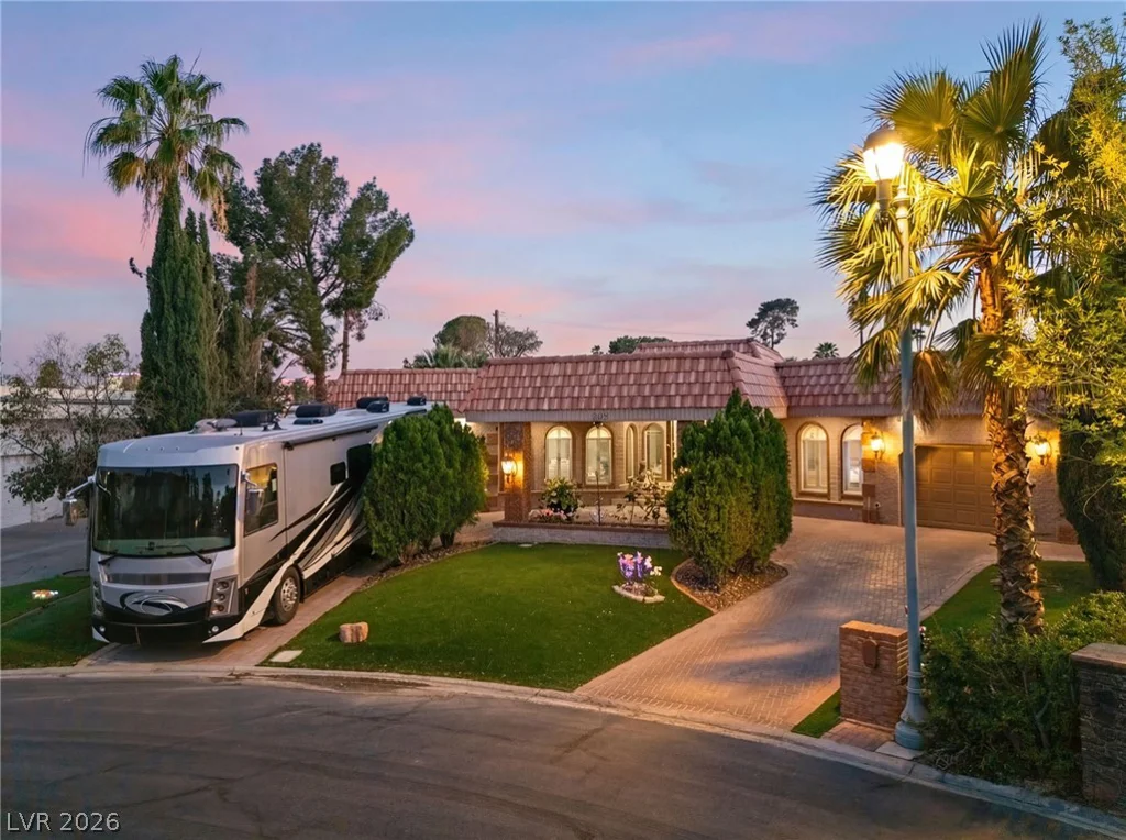 2525 Driftwood, Las Vegas, NV 89107