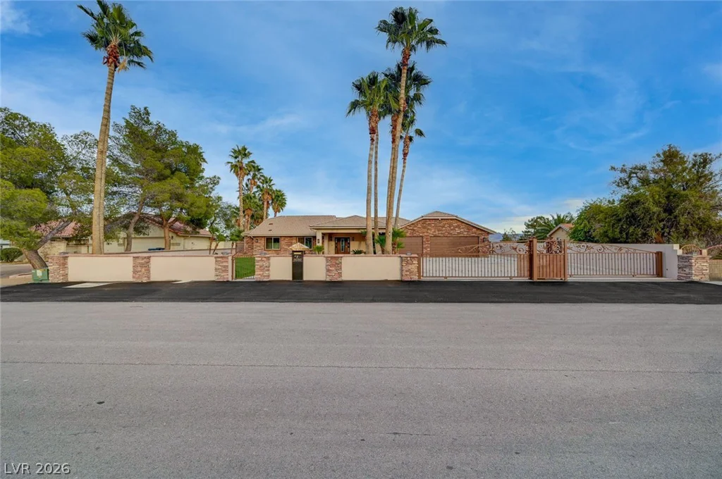8030 La Cienega, Las Vegas, NV 89123
