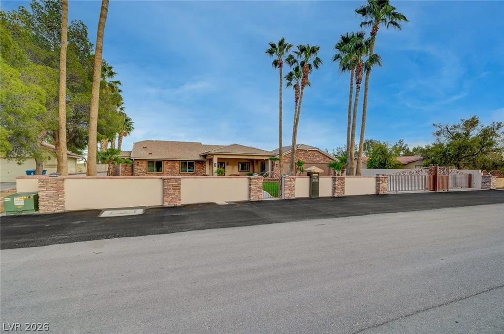 8030 La Cienega, Las Vegas, NV 89123