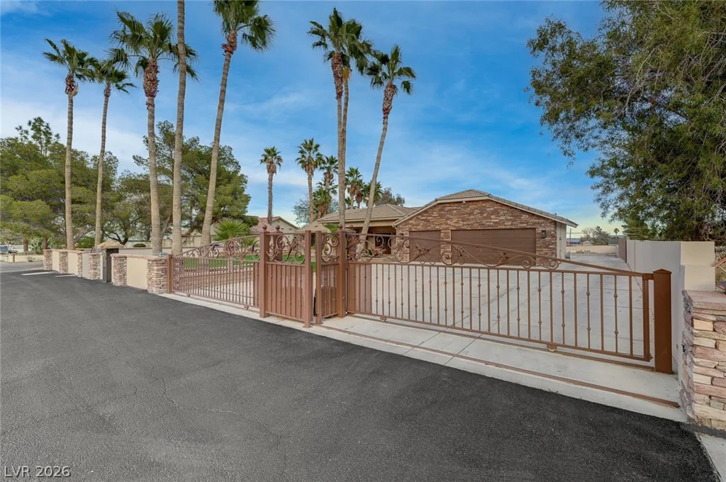 8030 La Cienega, Las Vegas, NV 89123