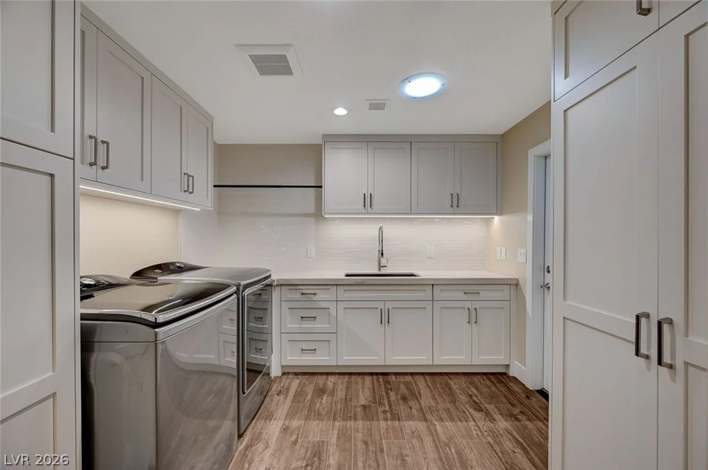 8030 La Cienega, Las Vegas, NV 89123
