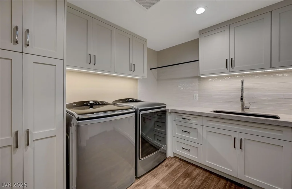 8030 La Cienega, Las Vegas, NV 89123