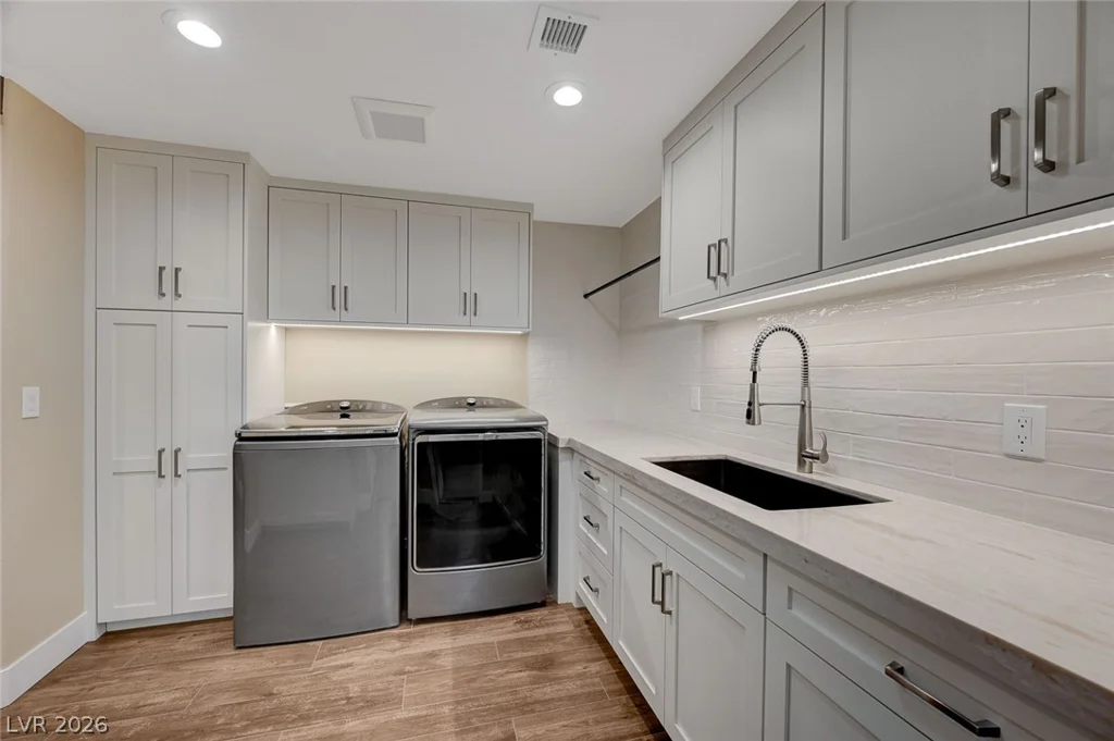 8030 La Cienega, Las Vegas, NV 89123