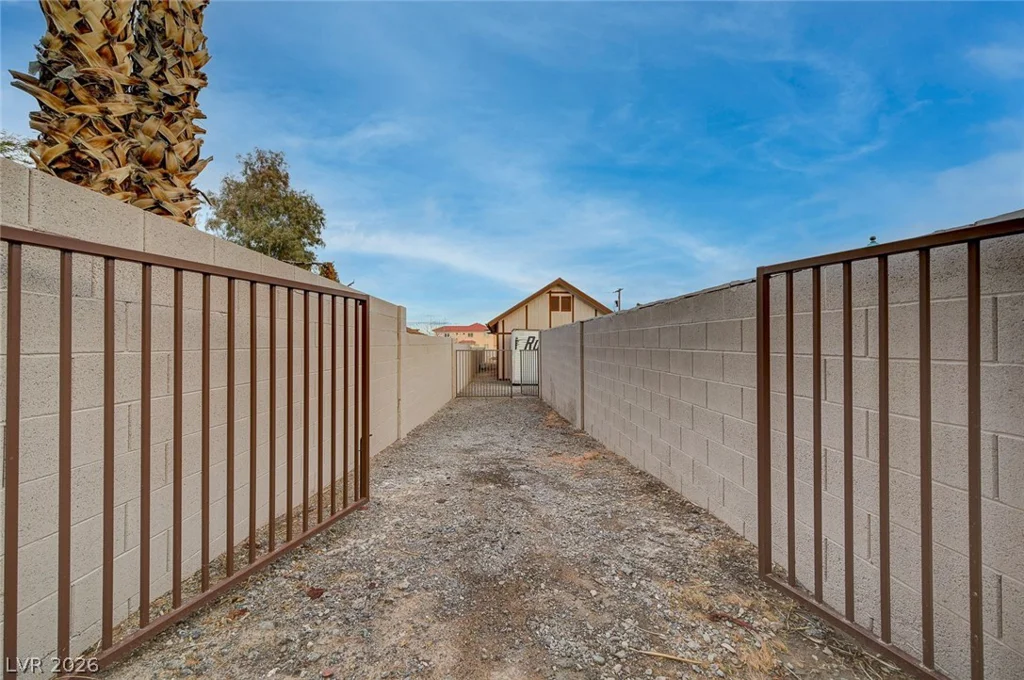 8030 La Cienega, Las Vegas, NV 89123