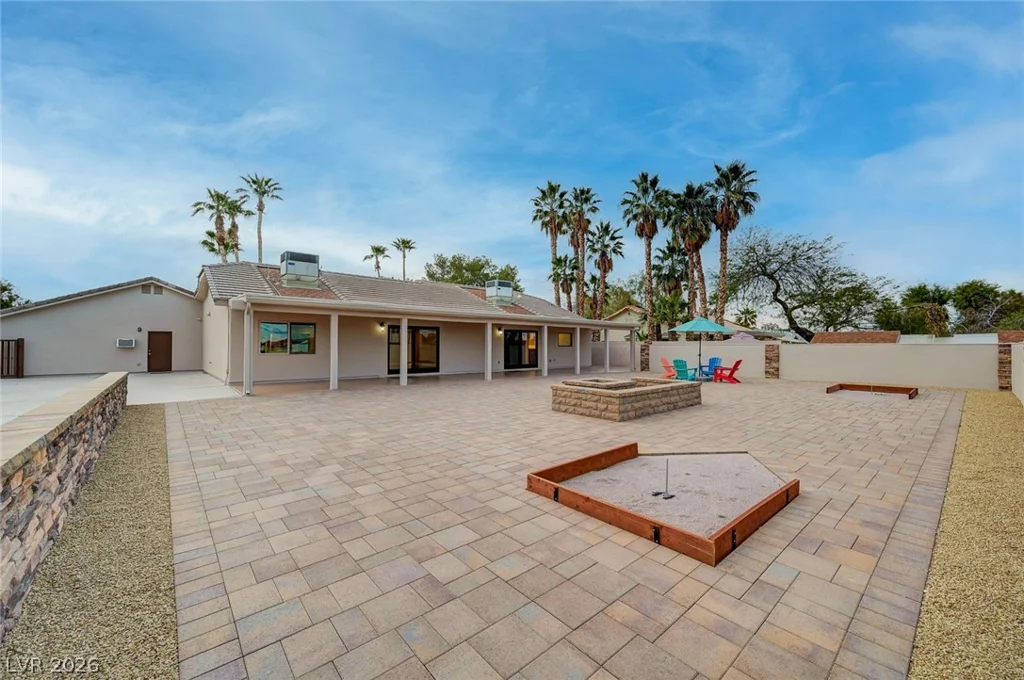 8030 La Cienega, Las Vegas, NV 89123