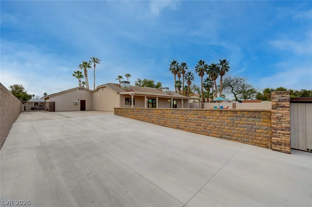 8030 La Cienega, Las Vegas, NV 89123