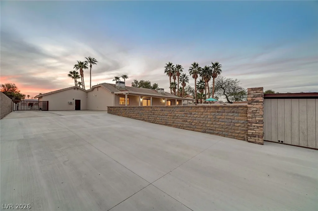 8030 La Cienega, Las Vegas, NV 89123
