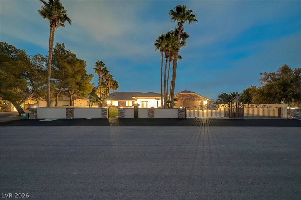 8030 La Cienega, Las Vegas, NV 89123