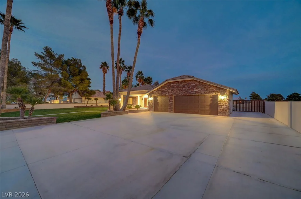 8030 La Cienega, Las Vegas, NV 89123