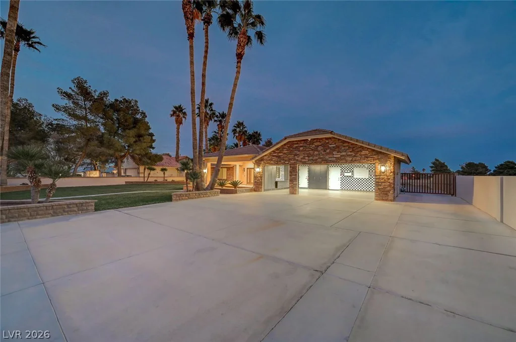8030 La Cienega, Las Vegas, NV 89123