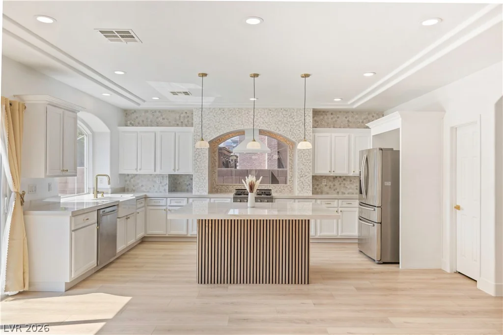 9669 Black Coyote, Las Vegas, NV 89139