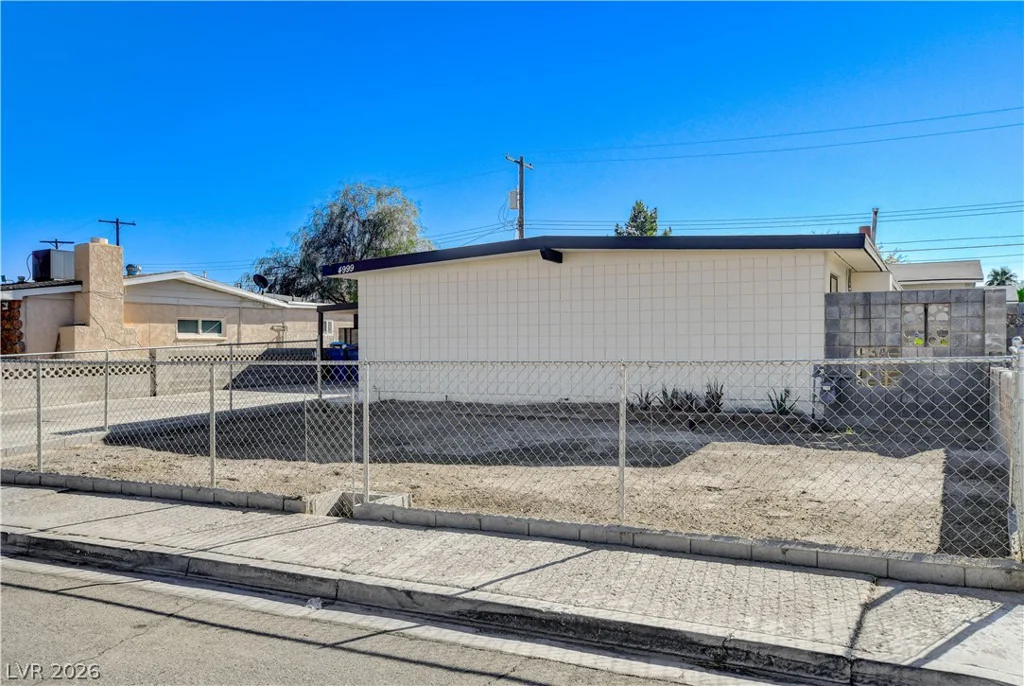 4999 Meredith, Las Vegas, NV 89121