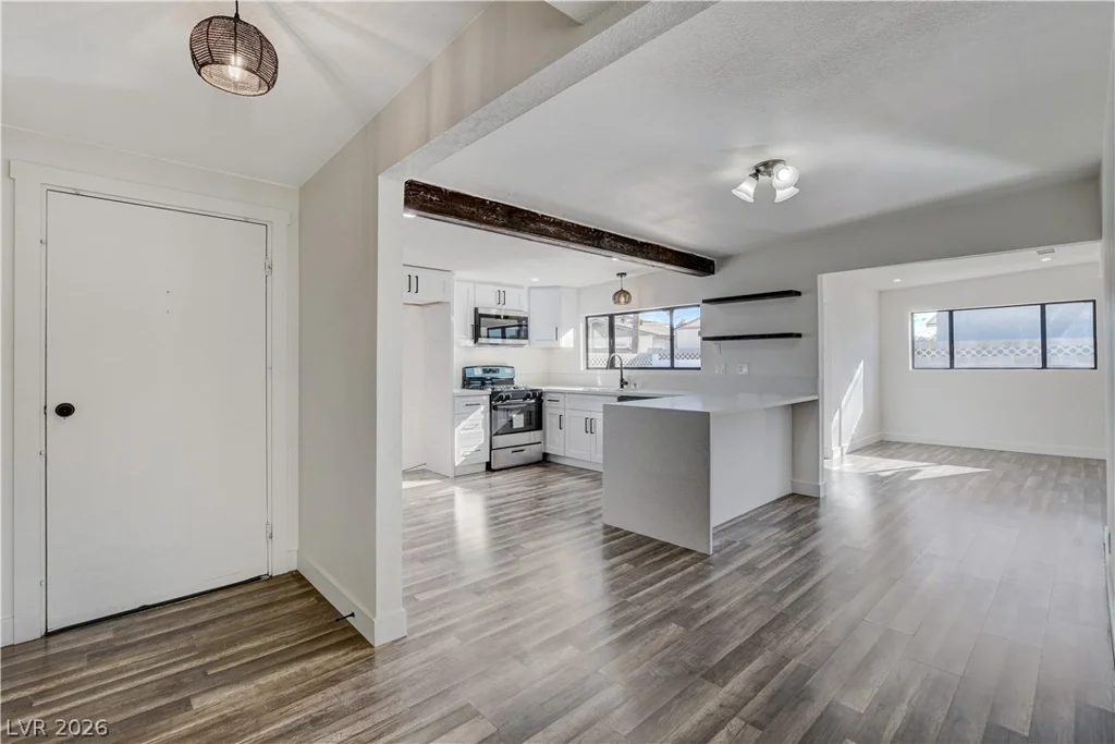4999 Meredith, Las Vegas, NV 89121