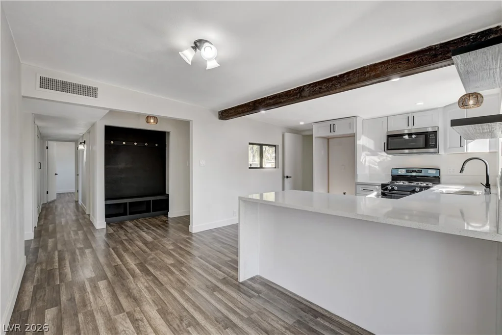 4999 Meredith, Las Vegas, NV 89121