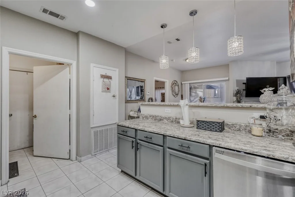 8725 Flamingo, Las Vegas, NV 89147