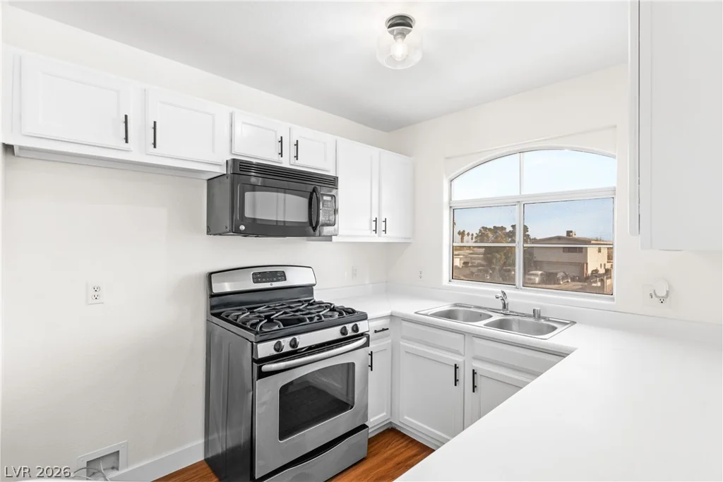 4408 Lake Mead, Las Vegas, NV 89108
