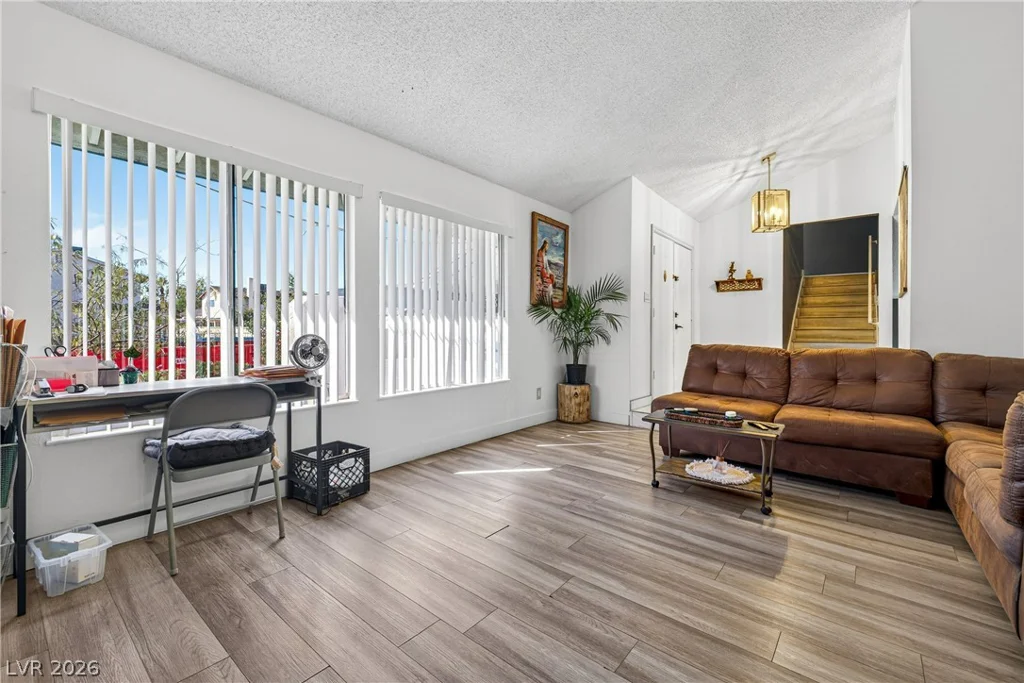 1938 Casey, Las Vegas, NV 89119