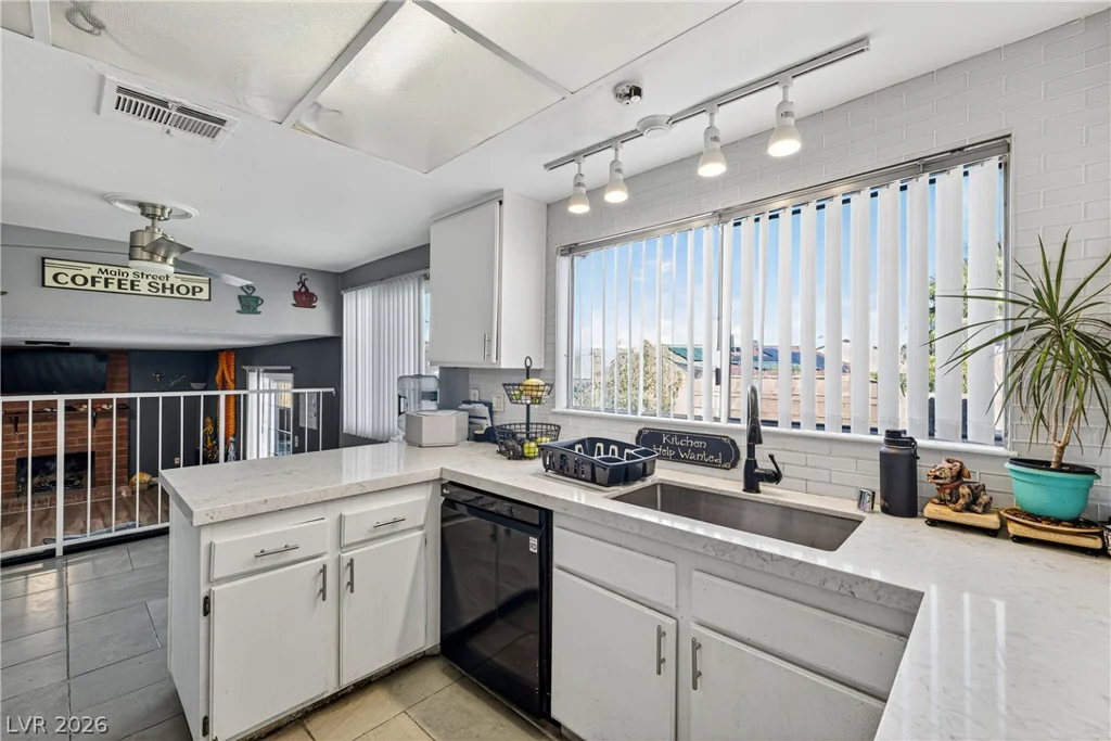 1938 Casey, Las Vegas, NV 89119