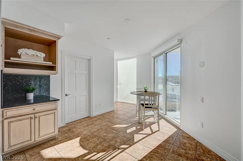 2857 Paradise, Las Vegas, NV 89109