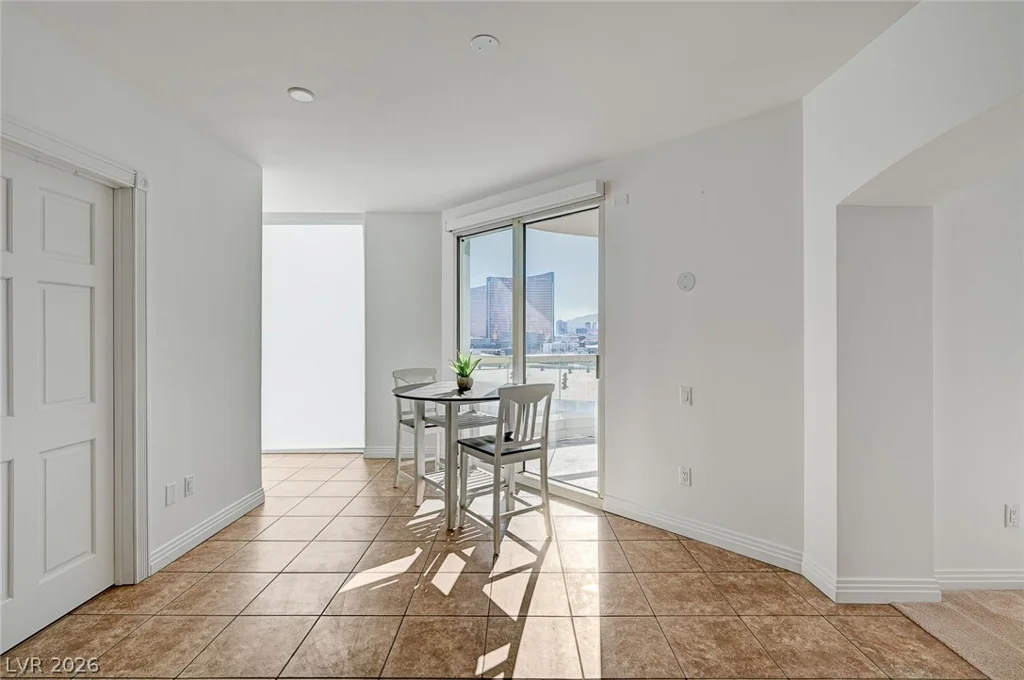 2857 Paradise, Las Vegas, NV 89109