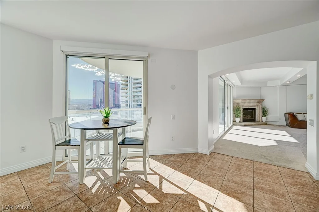 2857 Paradise, Las Vegas, NV 89109