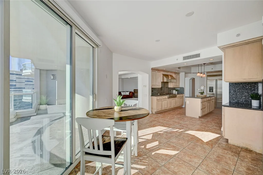 2857 Paradise, Las Vegas, NV 89109