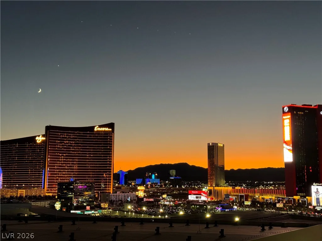 2857 Paradise, Las Vegas, NV 89109
