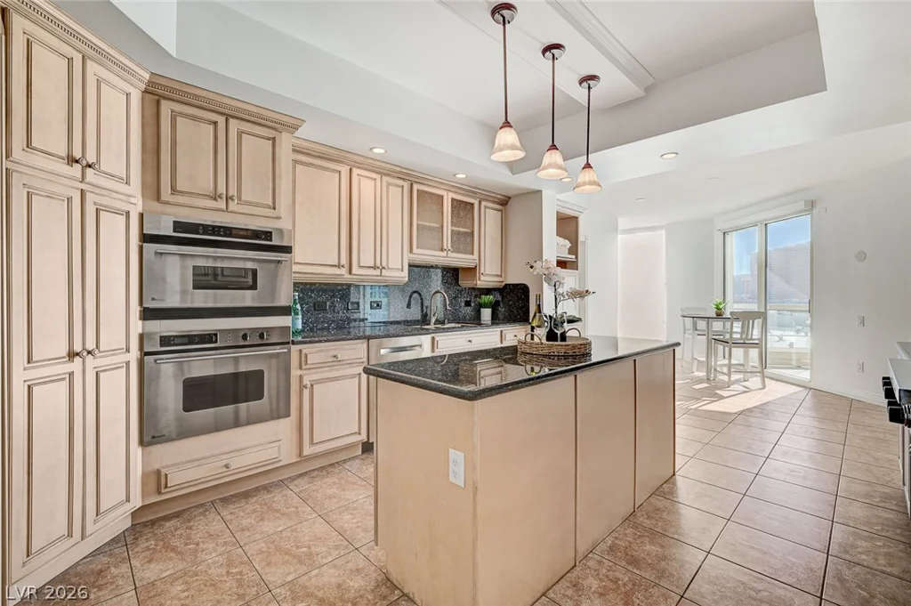 2857 Paradise, Las Vegas, NV 89109