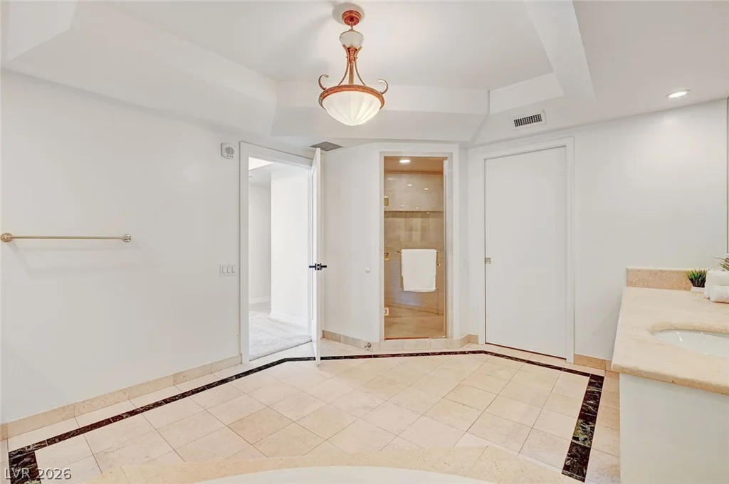 2857 Paradise, Las Vegas, NV 89109