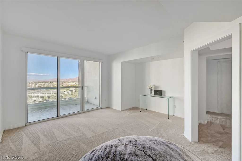 2857 Paradise, Las Vegas, NV 89109