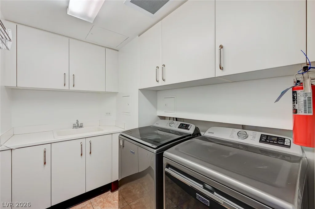 2857 Paradise, Las Vegas, NV 89109