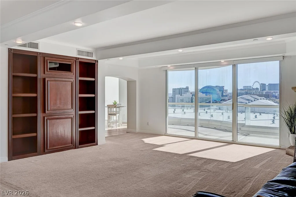 2857 Paradise, Las Vegas, NV 89109