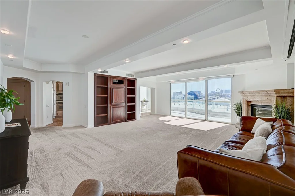 2857 Paradise, Las Vegas, NV 89109