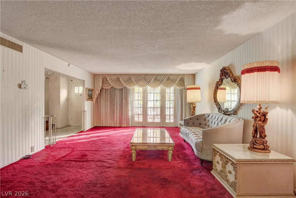 624 Tam O Shanter, Las Vegas, NV 89109