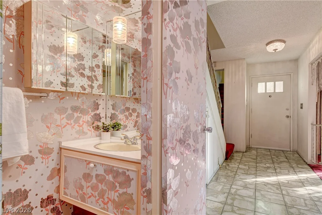 624 Tam O Shanter, Las Vegas, NV 89109