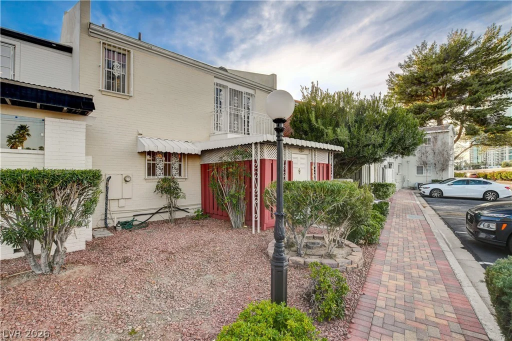 624 Tam O Shanter, Las Vegas, NV 89109