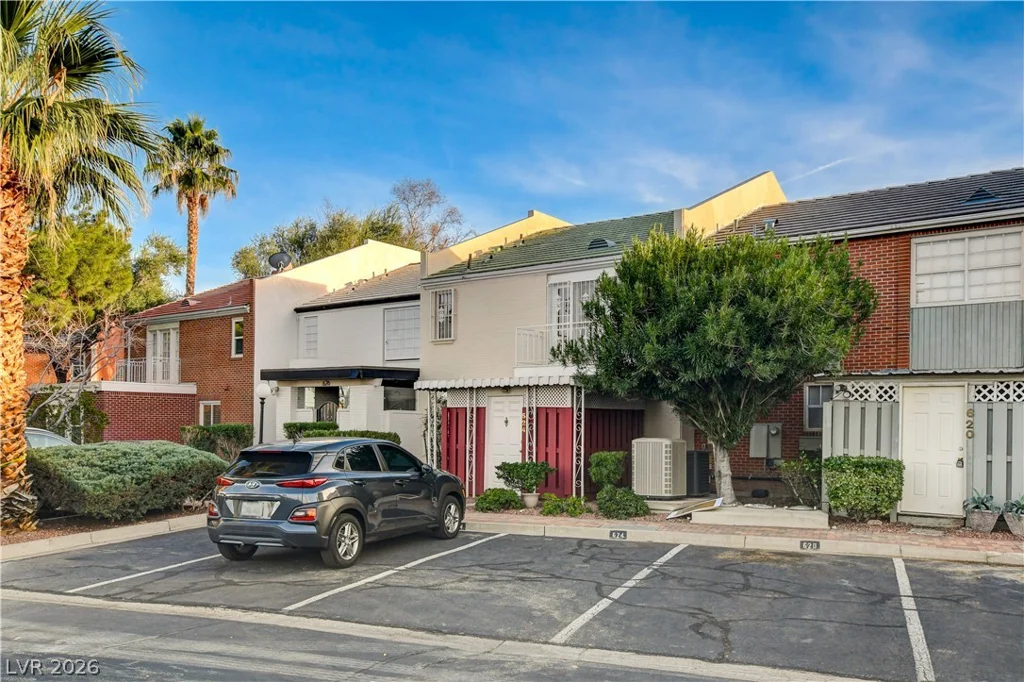 624 Tam O Shanter, Las Vegas, NV 89109
