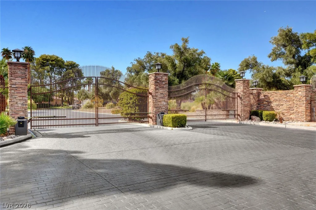 624 Tam O Shanter, Las Vegas, NV 89109