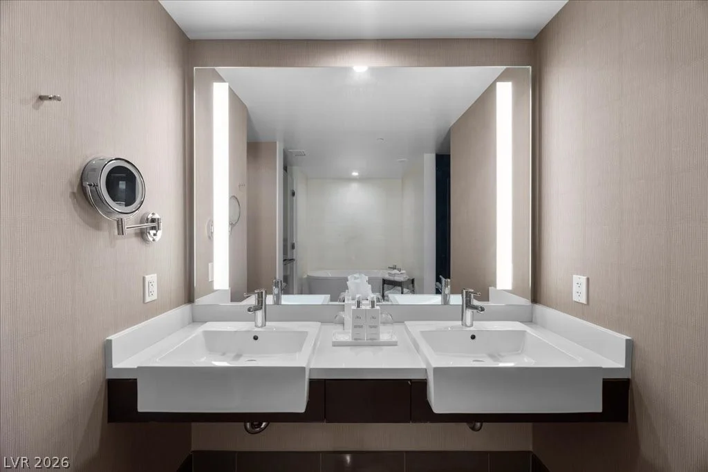 2600 Harmon, Las Vegas, NV 89158