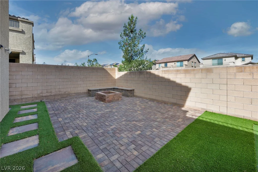10116 Skye Castle, Las Vegas, NV 89166