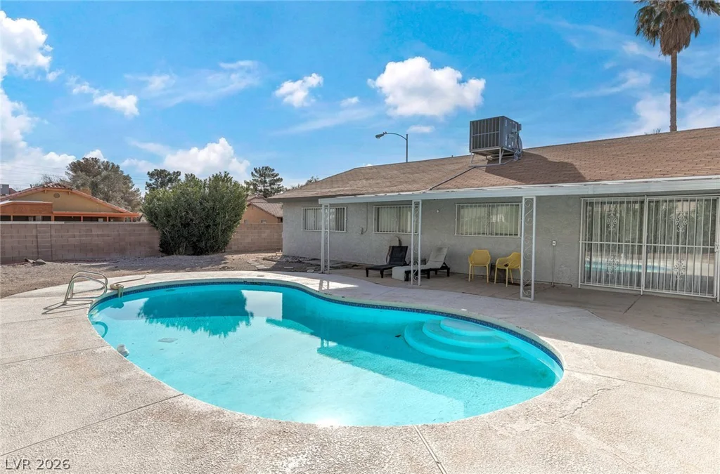 5816 Cherokee, Las Vegas, NV 89103